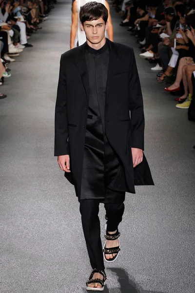 Look 3